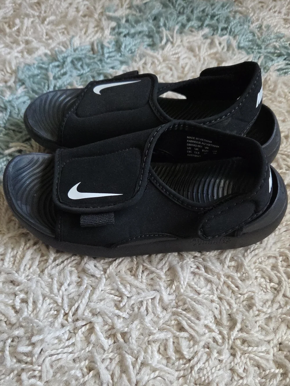 Nike youth slides